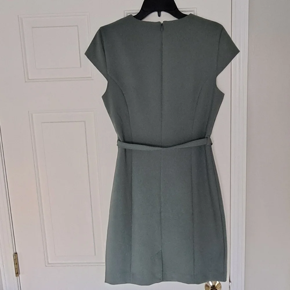 H&M NWT Olive Green Business  Fitted Casual Belted Dress.  Size M. - Picture 4 of 9